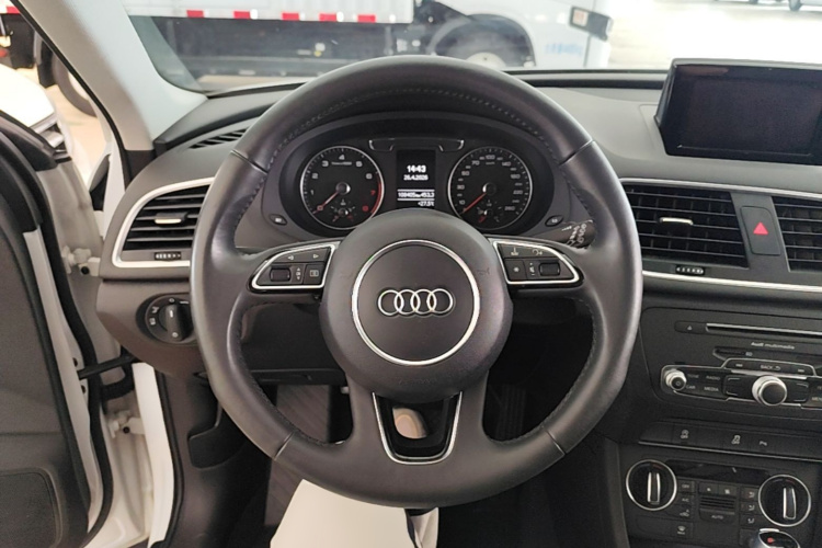 Audi Q3 2018 #11 Audi Q3 2018 car image #11