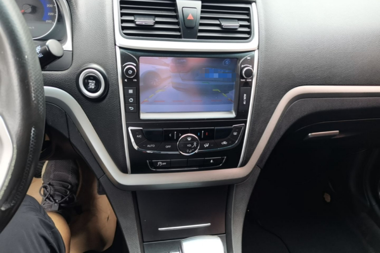 GEELY Emgrand 2015 #13 GEELY Emgrand 2015 car image #13