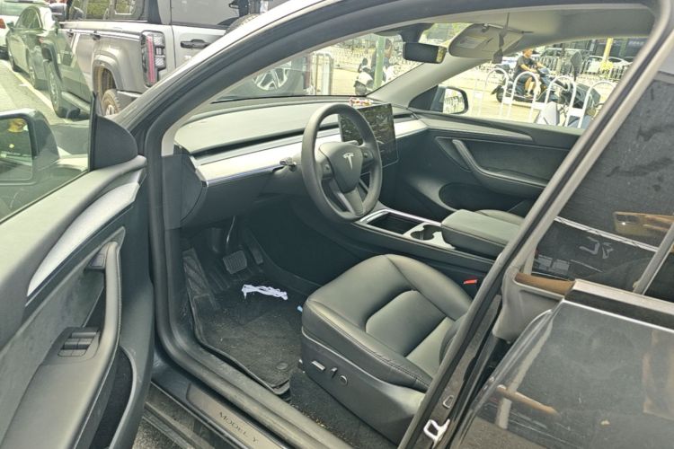 Tesla Model Y 2024 #16 Tesla Model Y 2024 car image #16