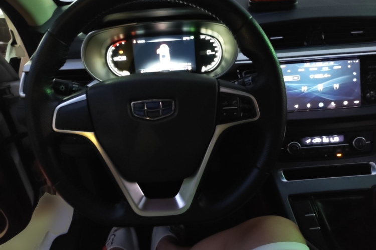 GEELY Emgrand 2018 car image #10