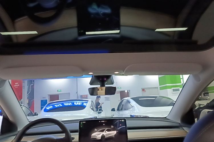Tesla Model Y 2023 #18 Tesla Model Y 2023 car image #18