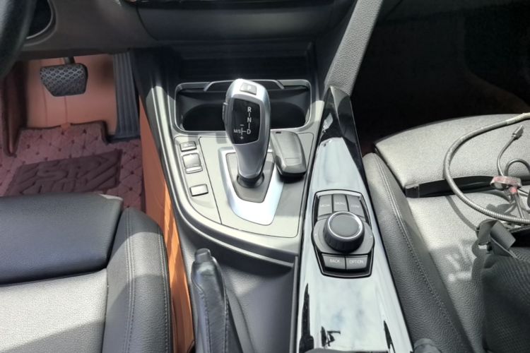 BMW 3 Series GT 2018 car image #14