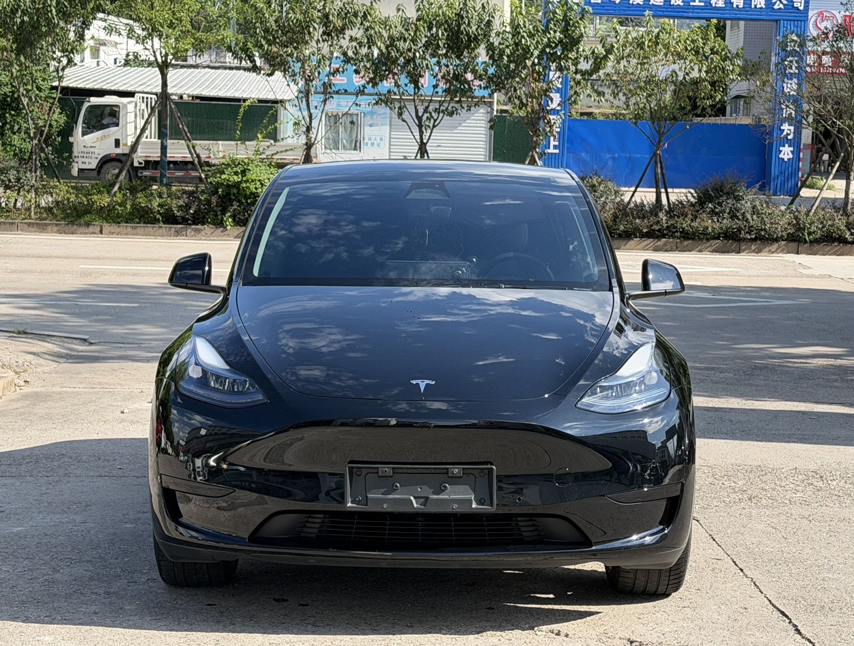 Tesla Model Y 2023 car image #2