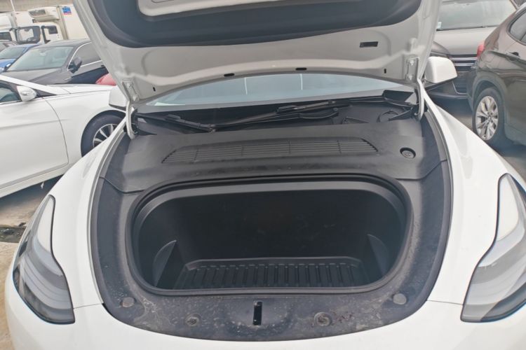 Tesla Model Y 2024 car image #20