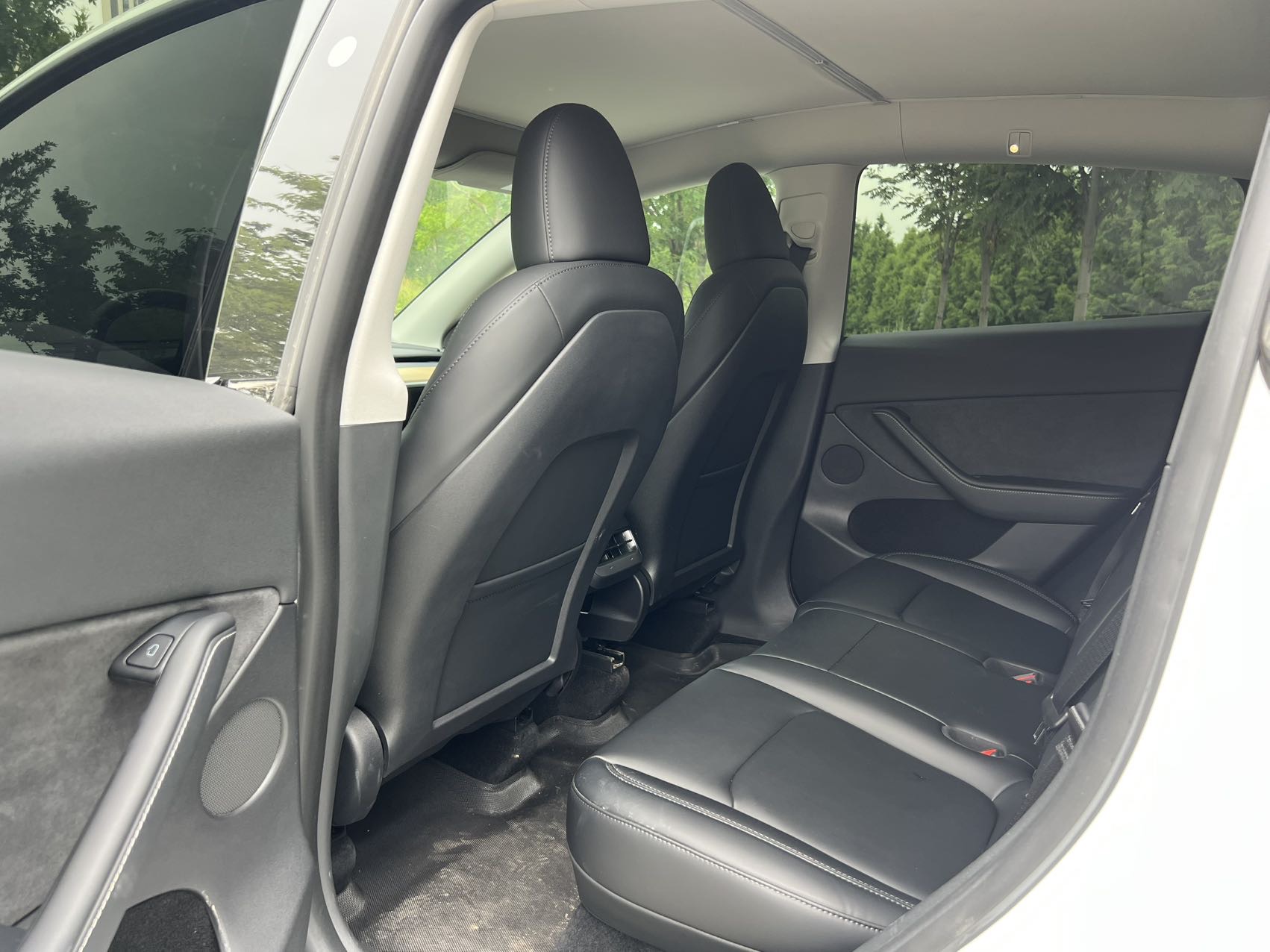 Tesla Model Y 2023 #5 Tesla Model Y 2023 car image #5