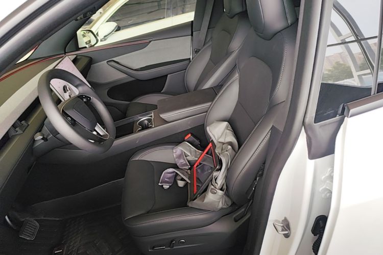 Tesla Model Y 2026 #15 Tesla Model Y 2026 car image #15