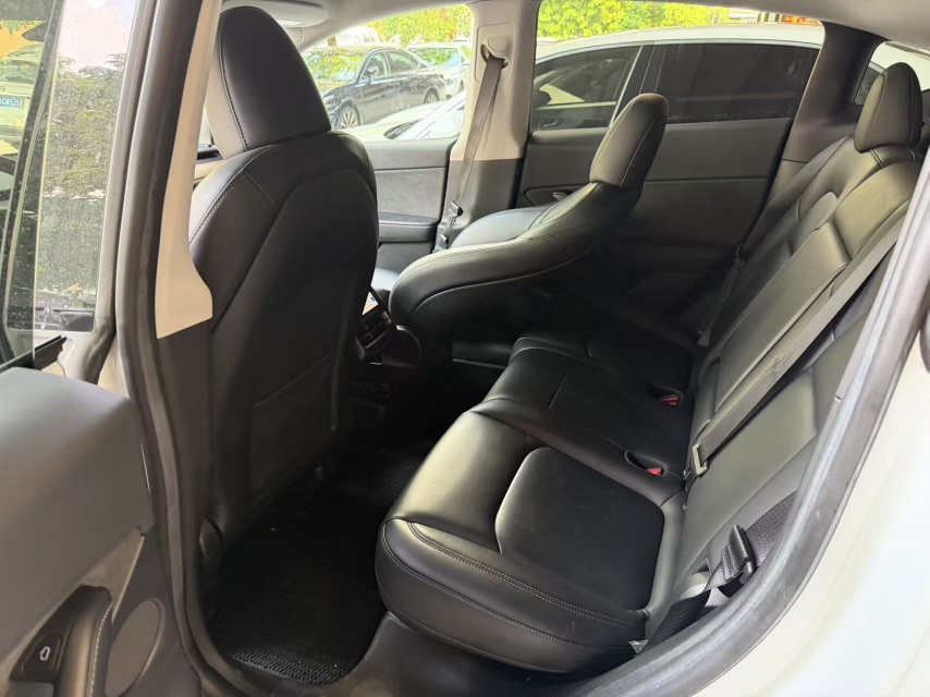 Tesla Model Y 2022 #4 Tesla Model Y 2022 car image #4
