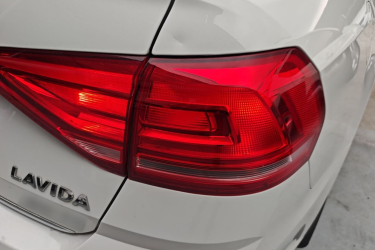 Volkswagen Lavida 2017 car image #8