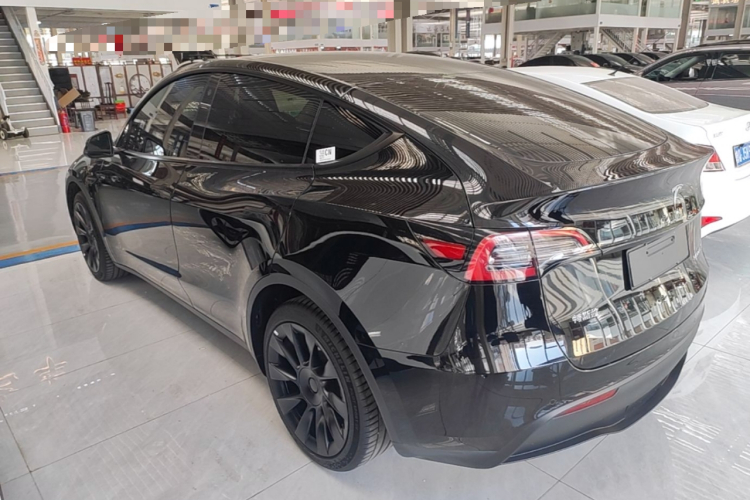 Tesla Model Y 2023 car image #5