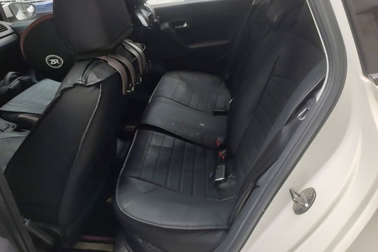 Volkswagen Polo 2019 car image #17