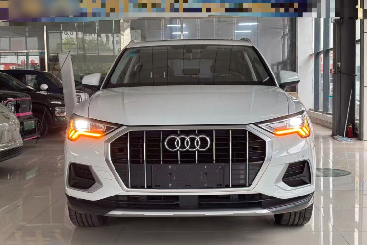 Audi Q3 2020 car image #3