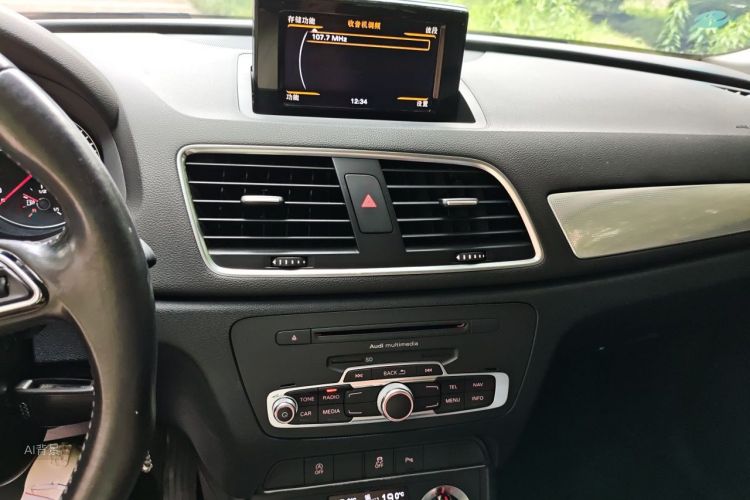 Audi Q3 2015 car image #15