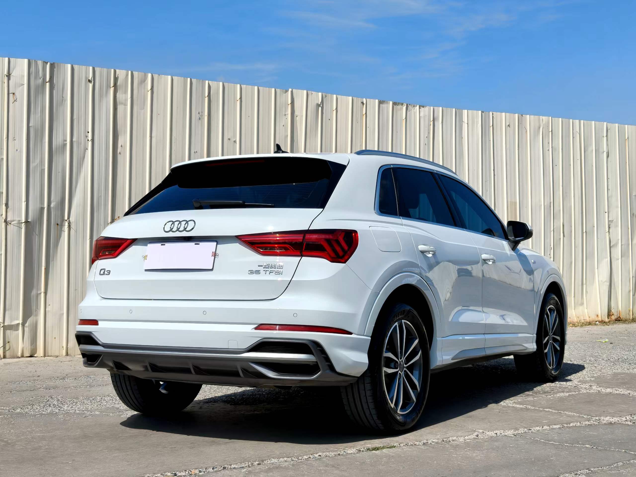 Audi Q3 2021 car image #7