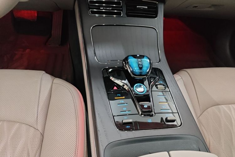 BYD Han 2025 car image #14