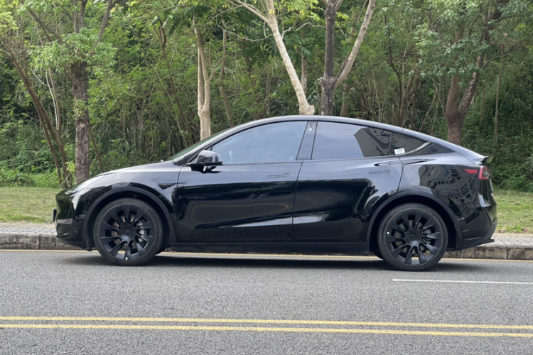 Tesla Model Y 2022 car image #9