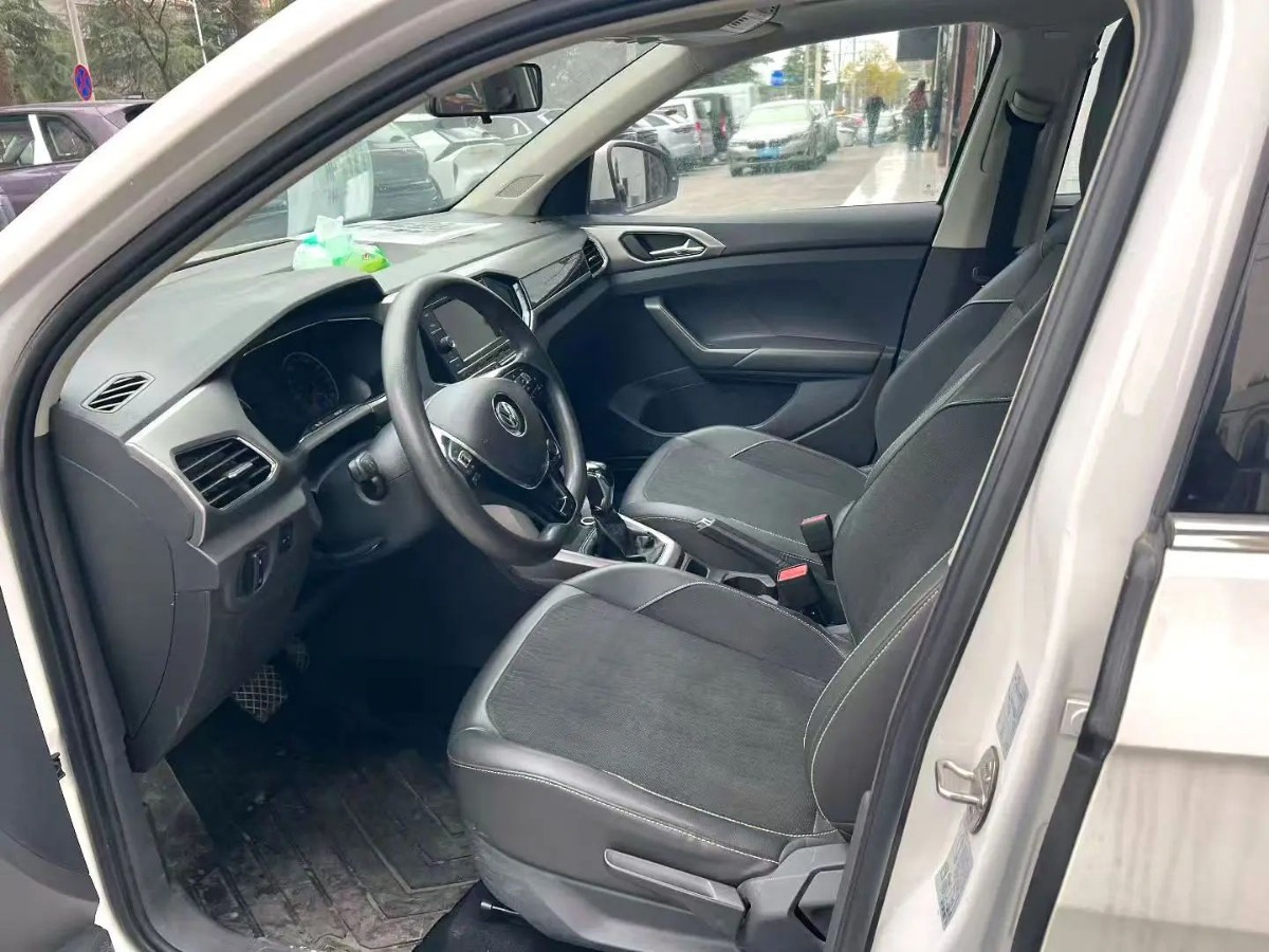 Volkswagen T-Cross 2020 car image #9