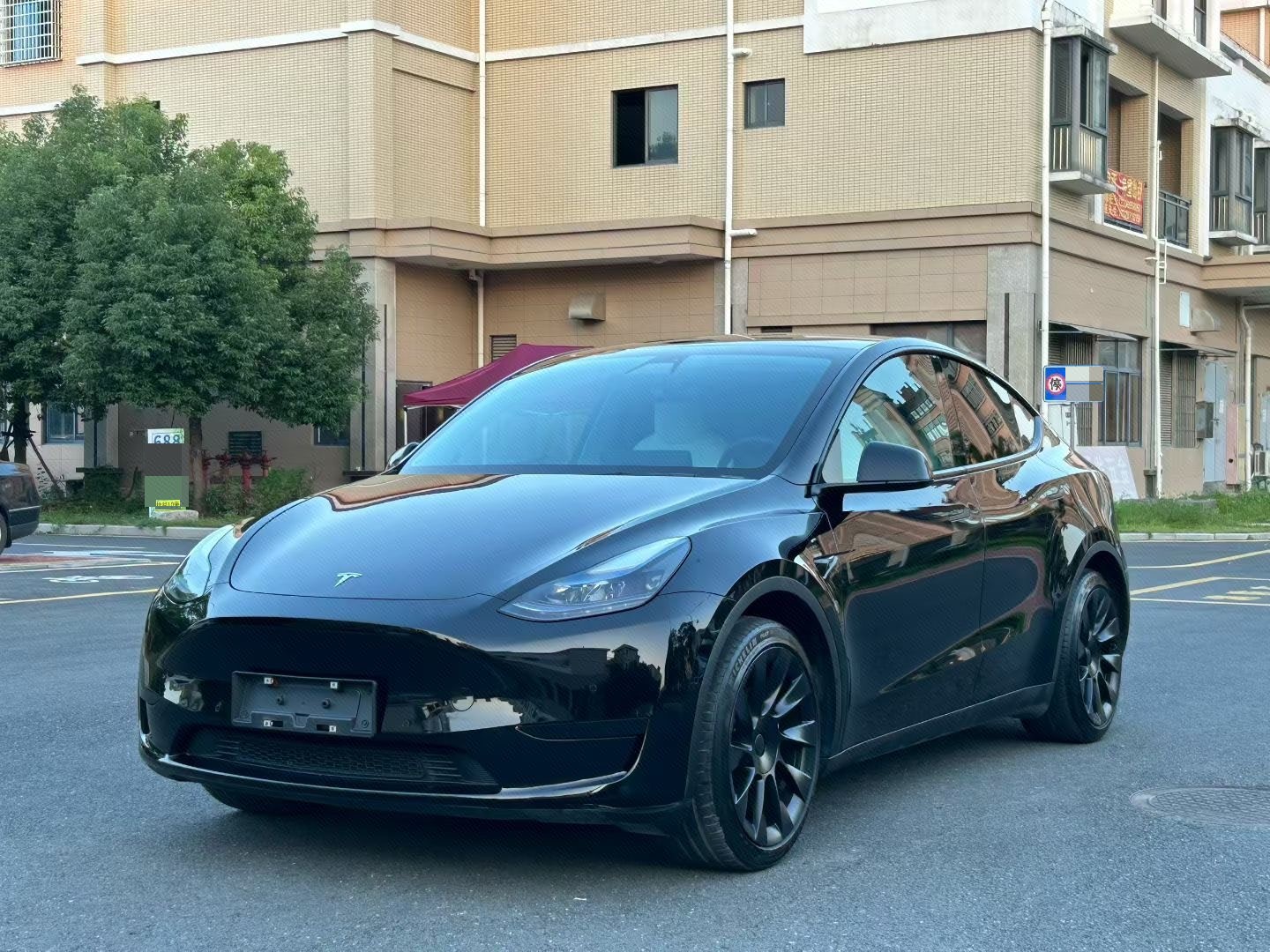 Tesla Model Y 2023 car image 
