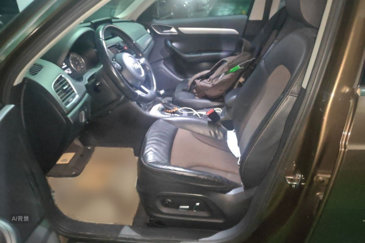 Audi Q3 2016 car image #17