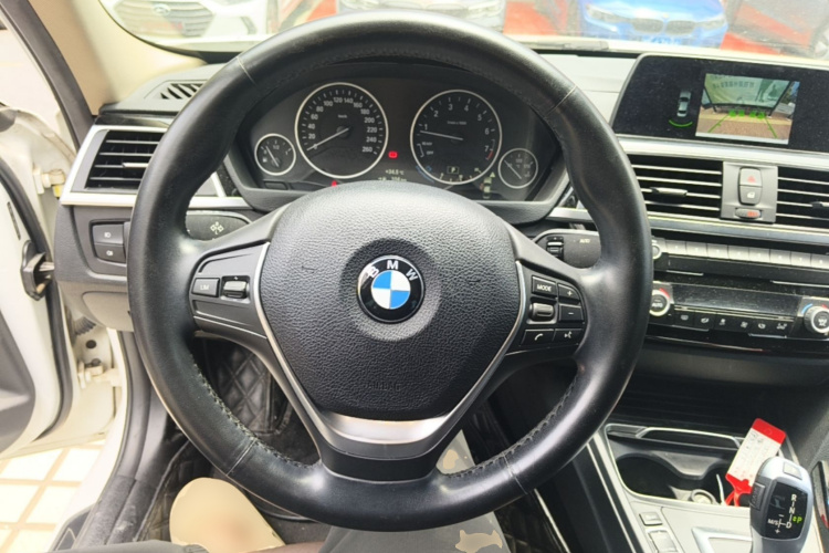 BMW 3 Series 2018 car image #11