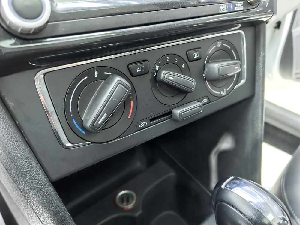 Volkswagen Santana 2014 car image #12