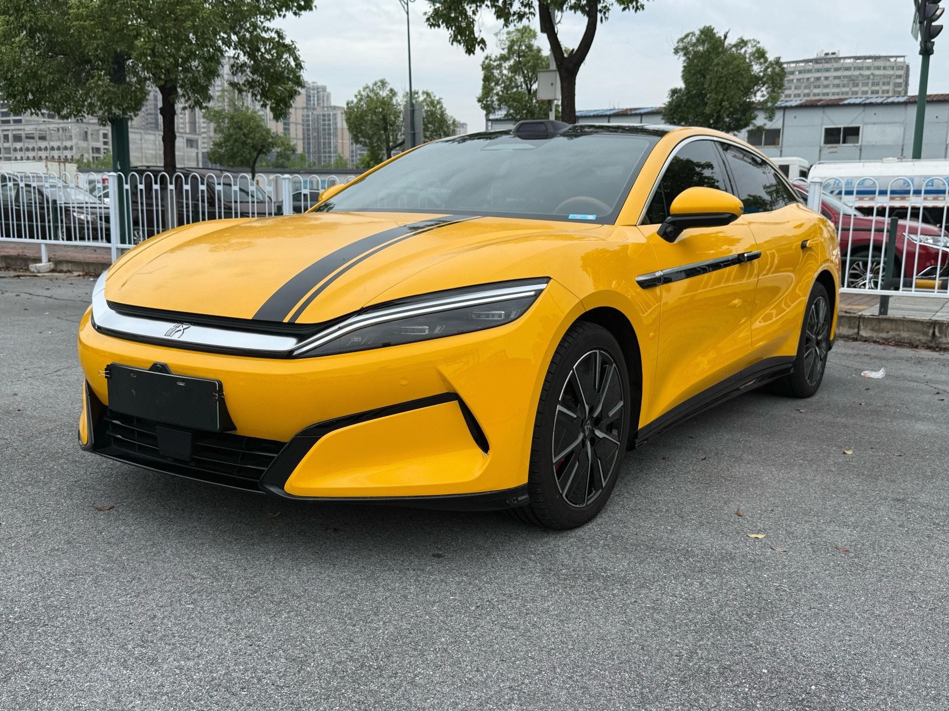 BYD HanL 2025 car image 