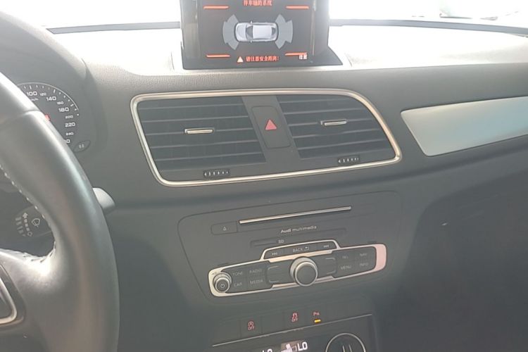 Audi Q3 2019 car image #13