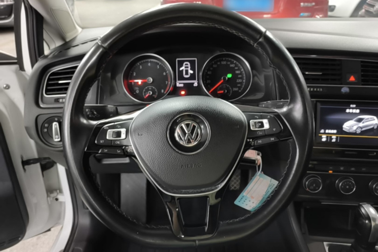 Volkswagen Golf 2018 car image #11