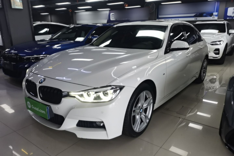 BMW 3 Series 2019 car image #2