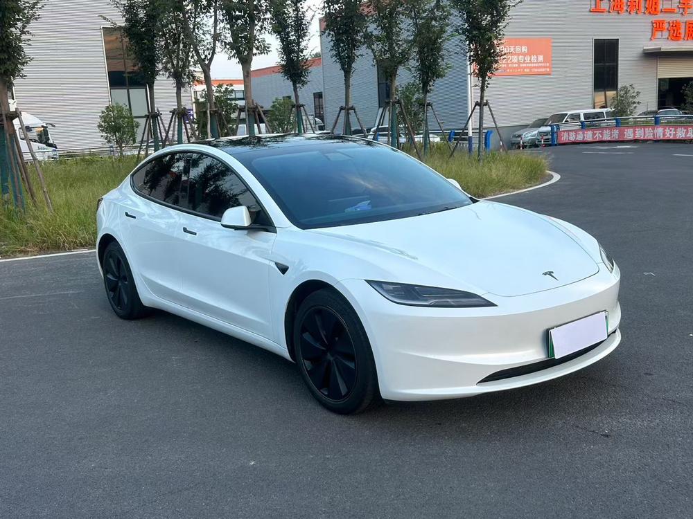 Tesla Model 3 2025 car image #3