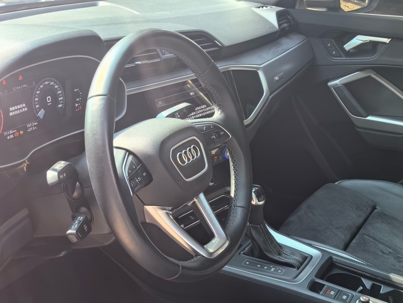 Audi Q3 2022 car image #6
