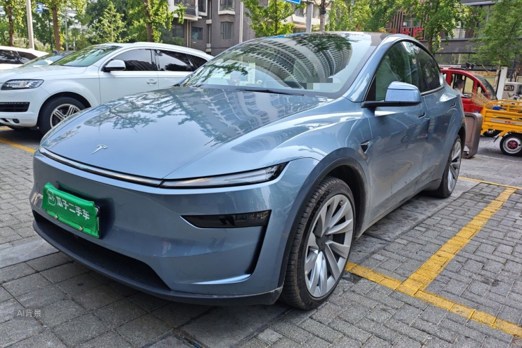 Tesla Model Y 2025 #2 Tesla Model Y 2025 car image #2
