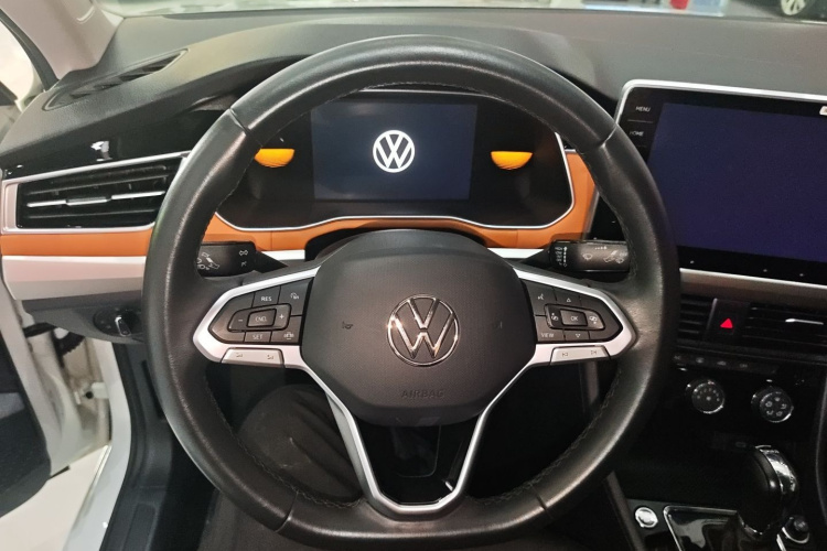 Volkswagen Bora 2023 car image #15