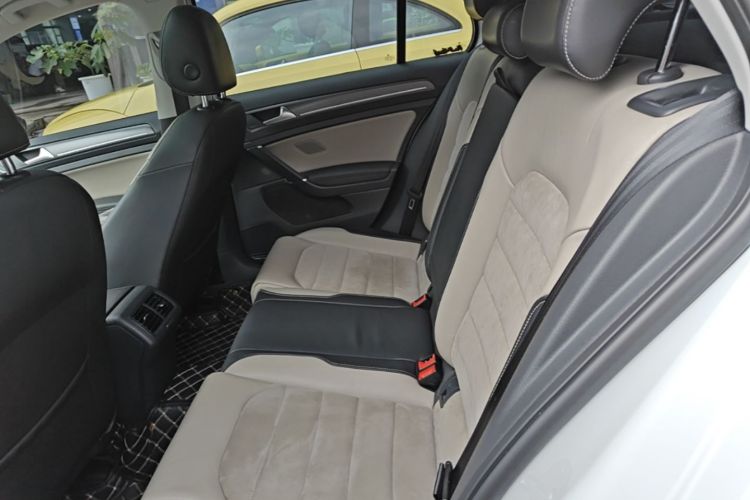 Volkswagen Golf 2017 car image #17