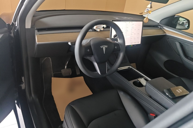 Tesla Model Y 2023 #18 Tesla Model Y 2023 car image #18