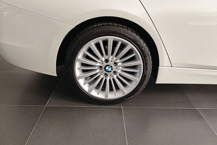 BMW 3 Series 2018 #10 BMW 3 Series 2018 car image #10