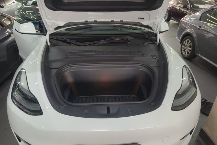 Tesla Model Y 2022 #20 Tesla Model Y 2022 car image #20