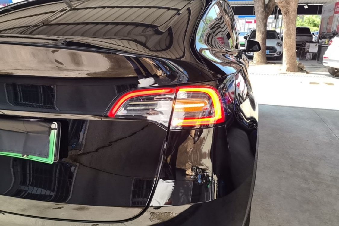 Tesla Model Y 2023 immagine di auto #7