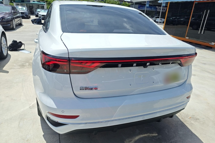 GEELY Emgrand 2021 #4 GEELY Emgrand 2021 car image #4