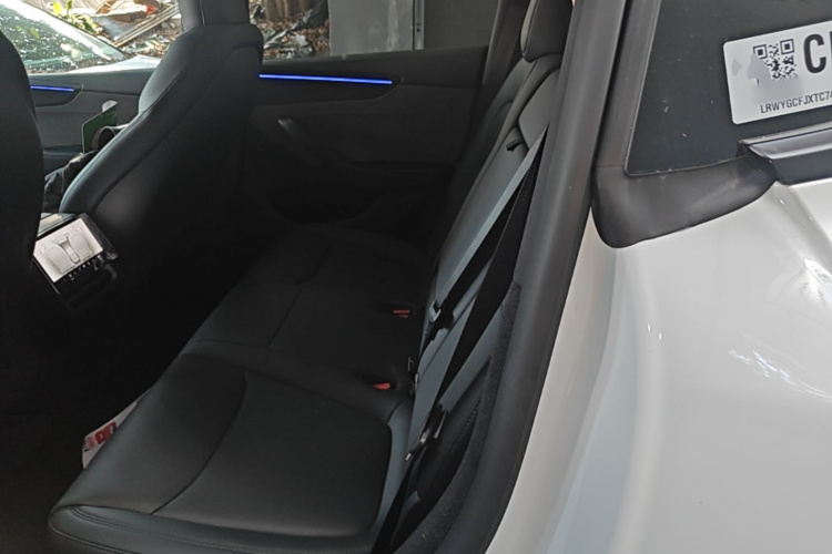 Tesla Model Y 2026 #17 Tesla Model Y 2026 car image #17