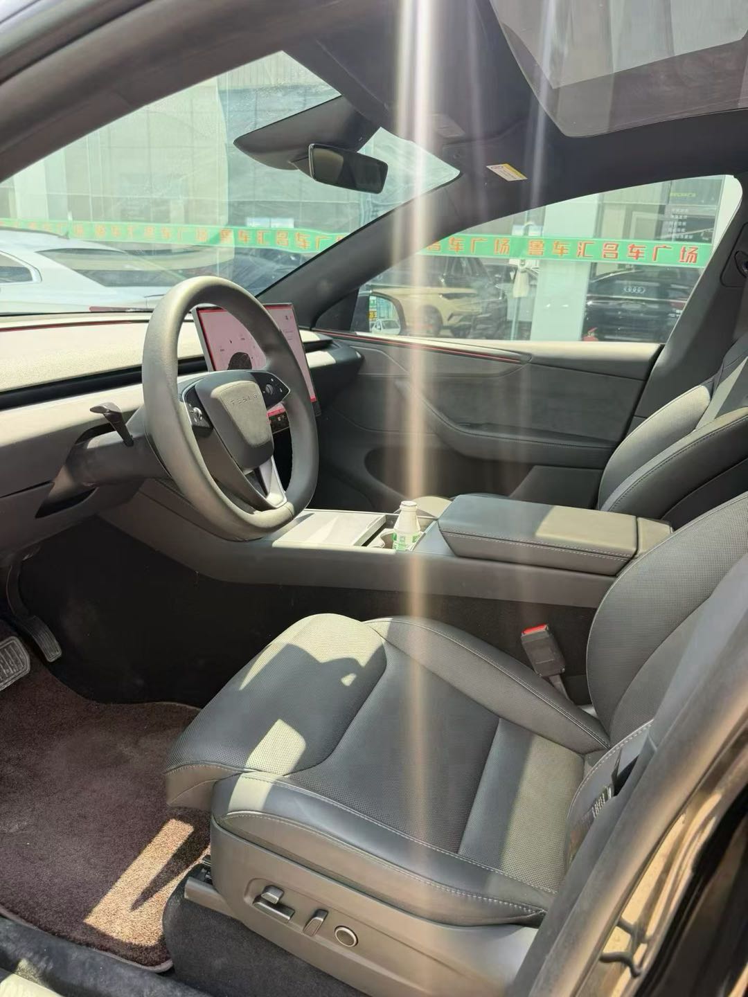 Tesla Model Y L 2025 #6 Tesla Model Y L 2025 car image #6