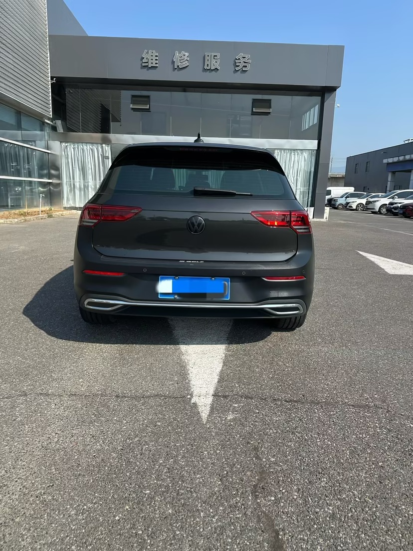 Volkswagen Golf 2022 car image #9