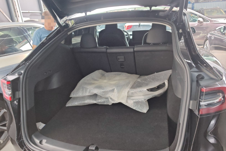Tesla Model Y 2023 car image #24