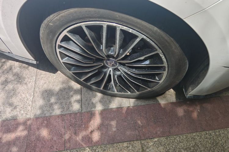 BYD Han 2023 car image #9