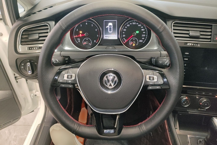 Volkswagen Golf 2020 immagine di auto #11