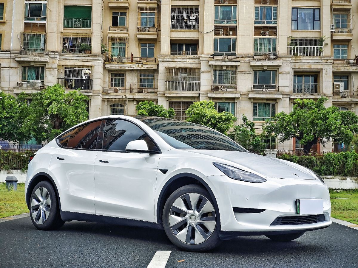 Tesla Model Y 2023 #4 Tesla Model Y 2023 car image #4