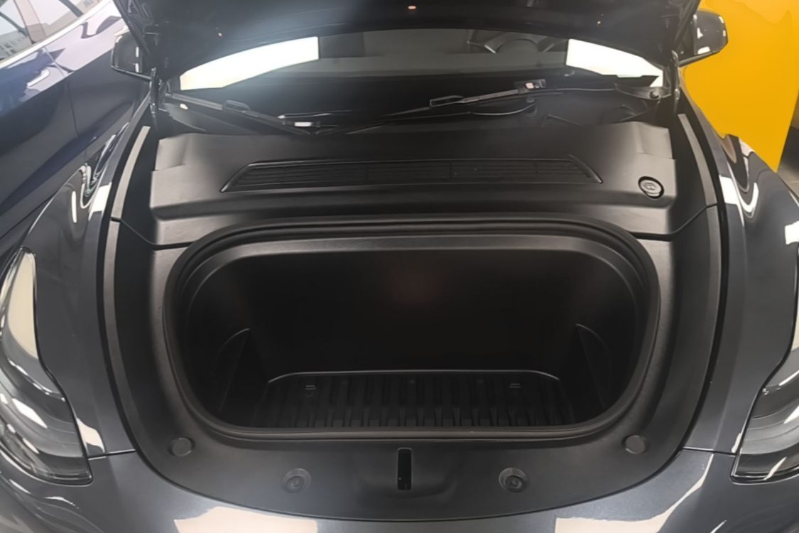 Tesla Model Y 2024 immagine di auto #6