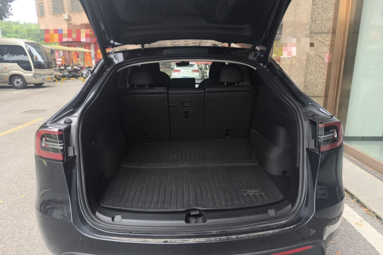 Tesla Model Y 2025 #19 Tesla Model Y 2025 car image #19