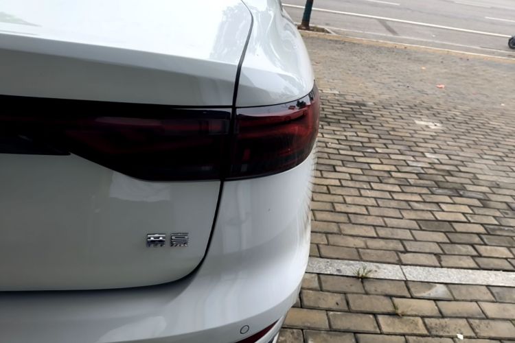 GEELY Emgrand 2025 car image #8