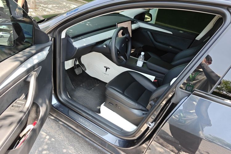Tesla Model Y 2024 #13 Tesla Model Y 2024 immagine di auto #13
