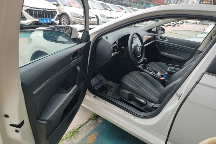 Volkswagen Lavida 2019 car image #16